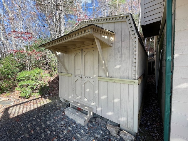 view of outbuilding