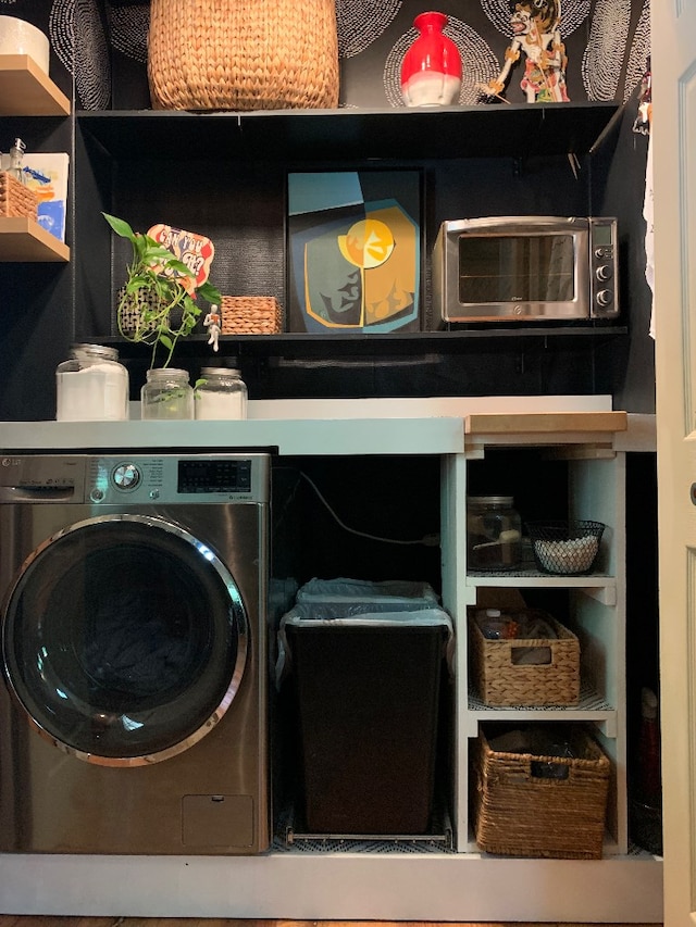 laundry room with washer / dryer