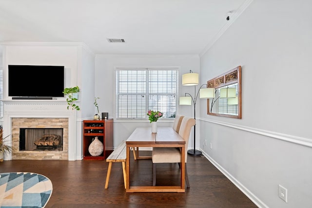 dining area featuring ornamental molding, visible vents, baseboards, and wood finished floors