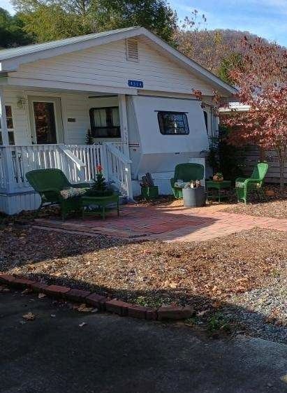 4334 River Bank Run, Hiawassee, GA 30546 - view of front facade featuring a porch