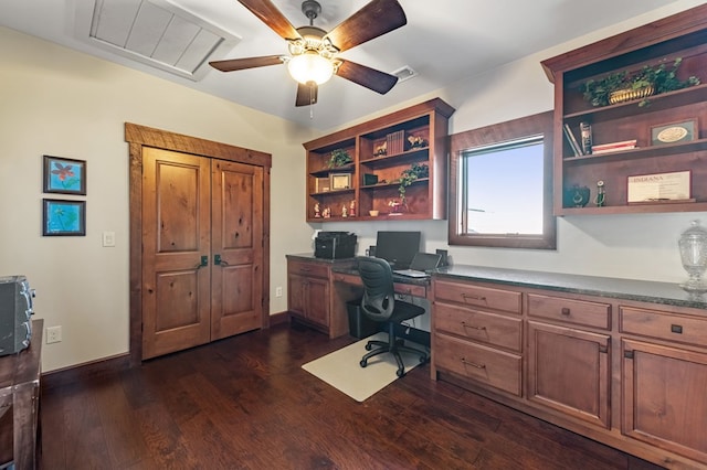 office area with baseboards, visible vents, built in study area, dark wood-style flooring, and ceiling fan