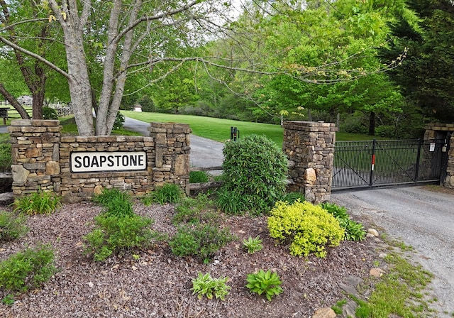 8300 Soapstone Creek Cir, Hiawassee, GA 30546 - community sign with a gate