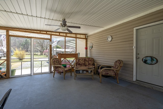 sunroom featuring ceiling fan