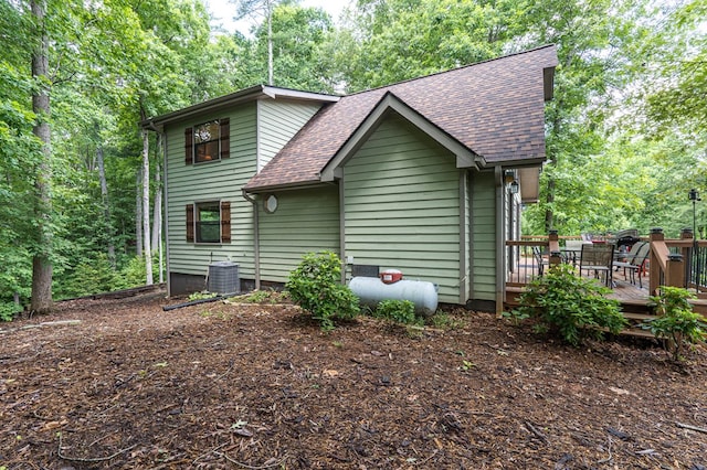 40 White Cloud Dr, Murphy, NC 28906 - view of side of property with a shingled roof and a deck