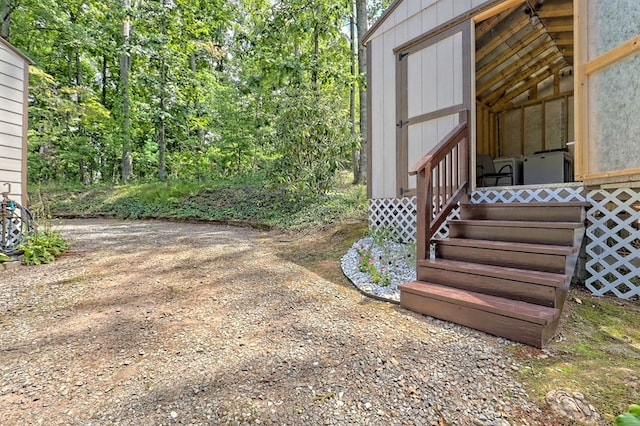 view of yard with a shed