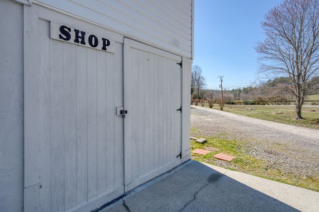 view of outbuilding featuring gravel driveway