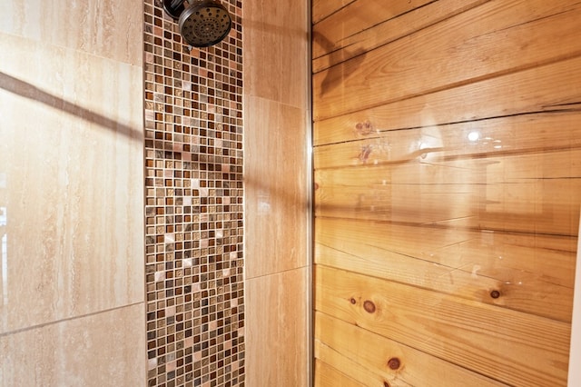 interior details with a tile shower