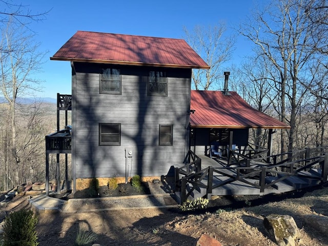 view of front facade with metal roof