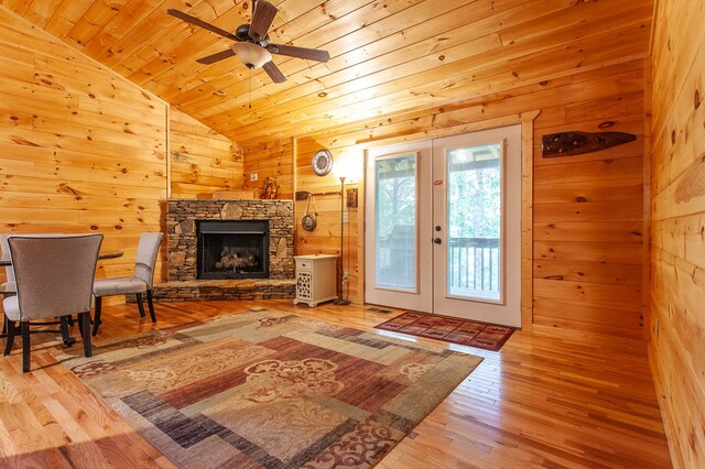 living room featuring light wood-type flooring, a healthy amount of sunlight, and vaulted ceiling