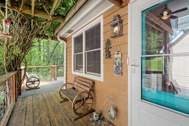 entrance to property with ceiling fan