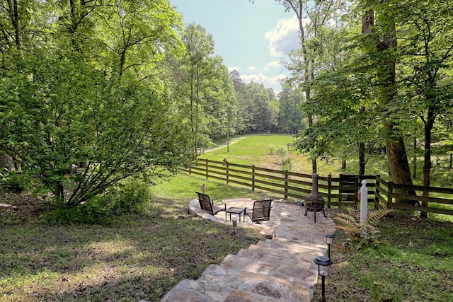 view of yard featuring a fire pit