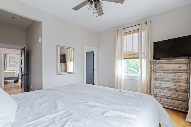 bedroom featuring light wood finished floors and a ceiling fan