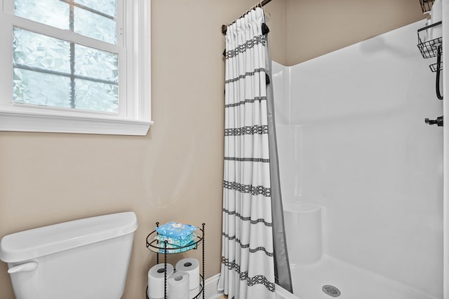 2092 Pleasant Grove Rd, Blairsville, GA 30512 - full bath featuring curtained shower and toilet