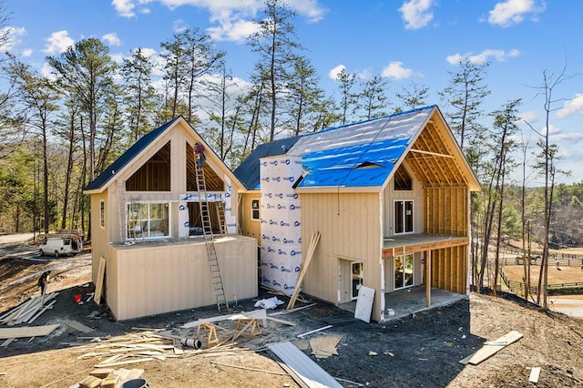 view of front of house featuring an outbuilding