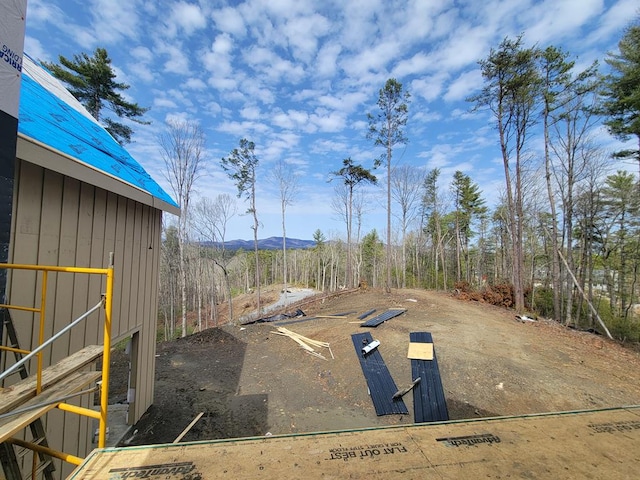 view of yard with a mountain view