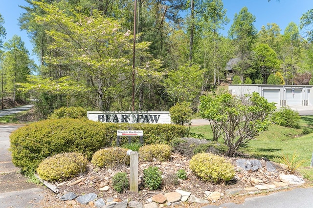 view of community / neighborhood sign