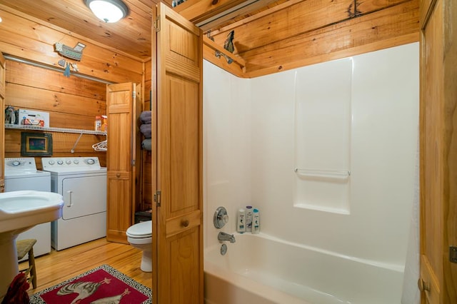 full bathroom featuring shower / tub combination, sink, hardwood / wood-style flooring, toilet, and independent washer and dryer