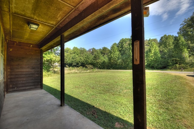 view of yard featuring a patio