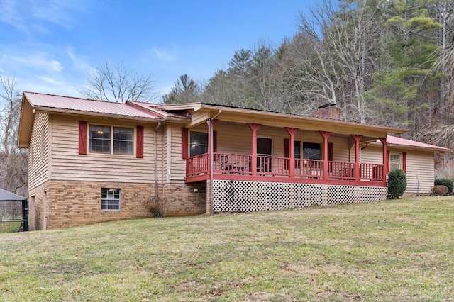 view of front facade with covered porch and a front yard