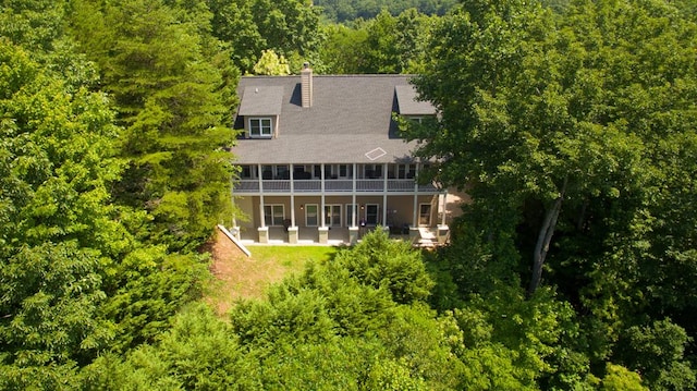 birds eye view of property with a wooded view