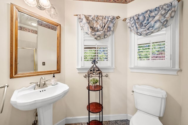 226 Euharlee Five Forks Rd, Kingston, GA 30145 - full bathroom with baseboards, plenty of natural light, toilet, and a shower with door
