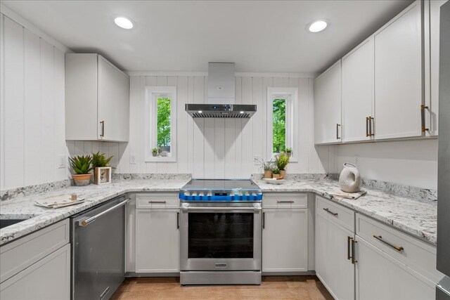 1220 Walnut Rdg, Ellijay, GA 30536 - kitchen with appliances with stainless steel finishes, exhaust hood, plenty of natural light, light wood-style flooring, and recessed lighting