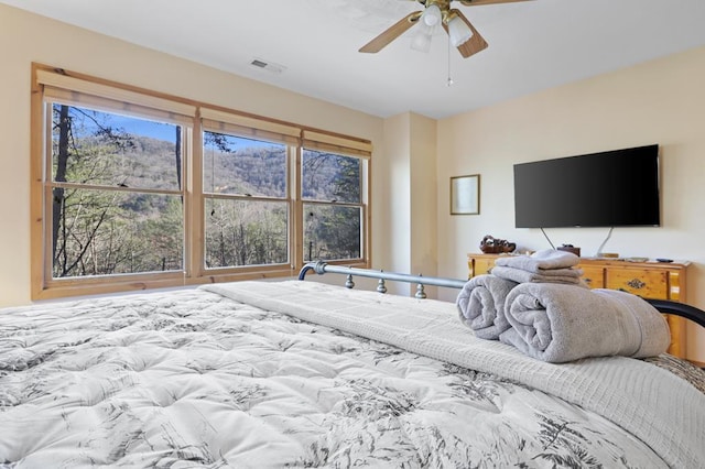 bedroom with ceiling fan