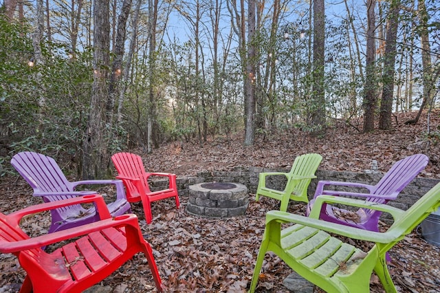 view of yard featuring an outdoor fire pit