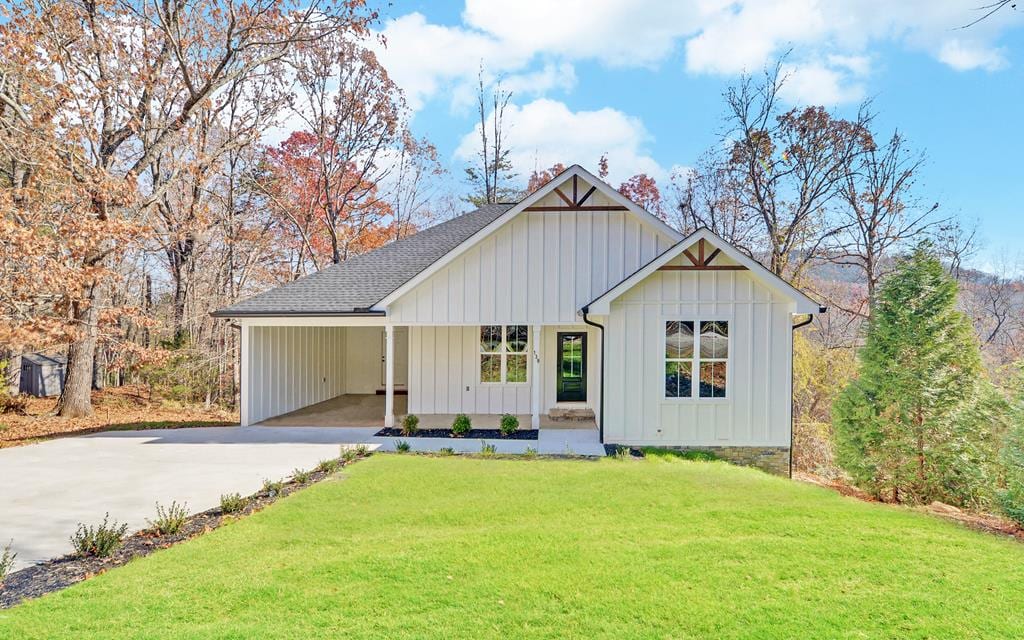 view of front facade with a front lawn and a carport