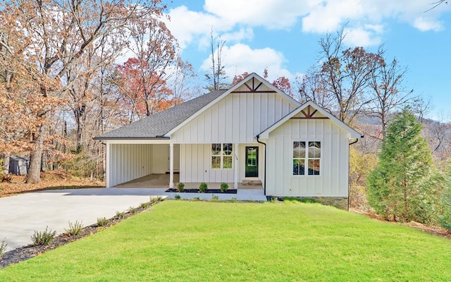 view of front facade with a front lawn and a carport