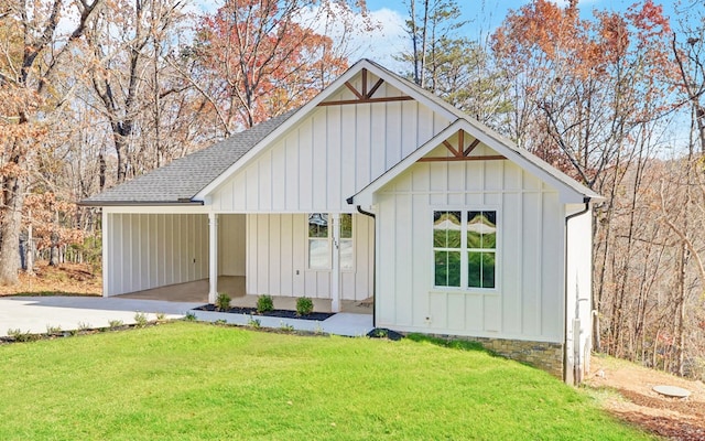 exterior space featuring a front lawn