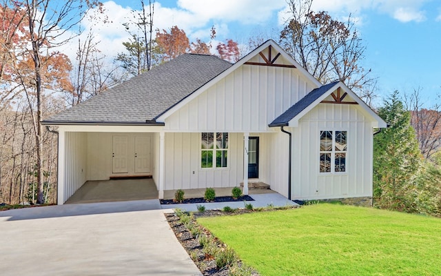 view of front of house with a carport and a front lawn