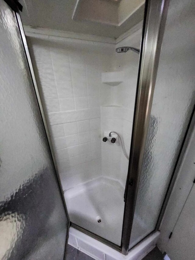 bathroom with a tile shower