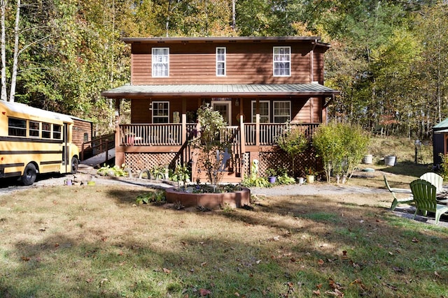 view of front of home with a front lawn