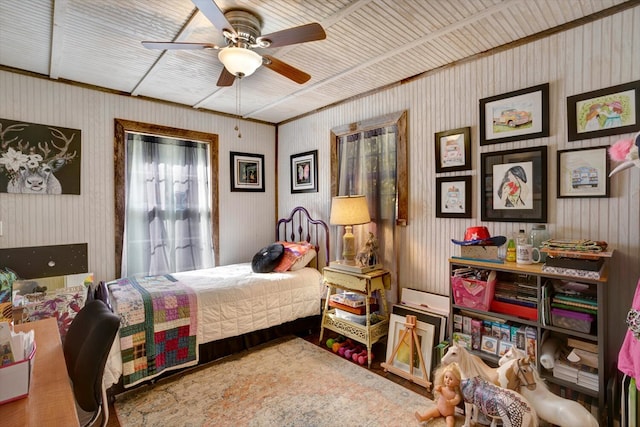 bedroom featuring ceiling fan