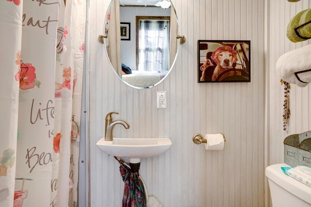 bathroom featuring sink, toilet, and walk in shower