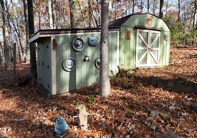 view of outbuilding