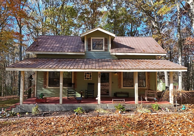 farmhouse-style home featuring covered porch