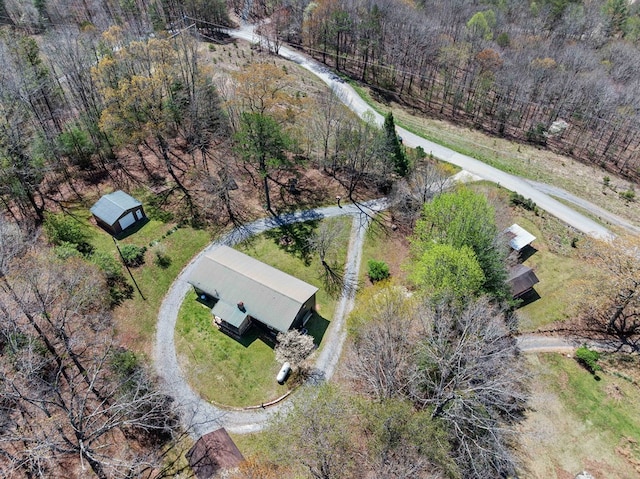 birds eye view of property featuring a wooded view
