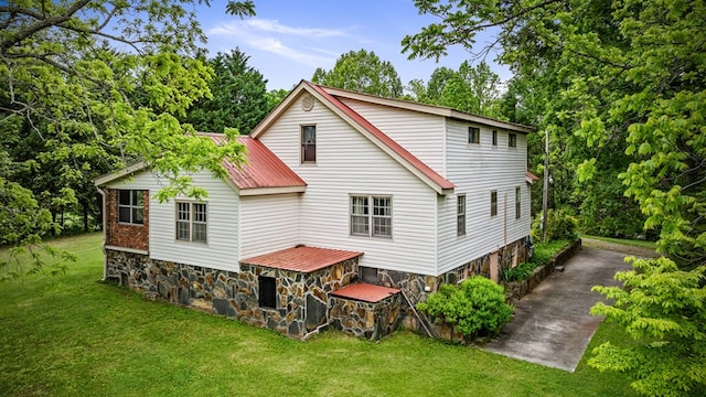 16 Hollow Springs Rd, Blue Ridge, GA 30513 - back of house with a yard