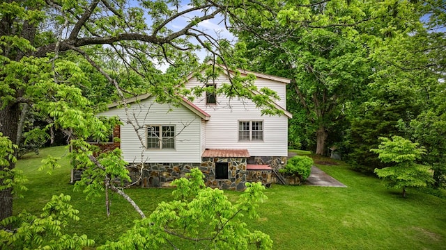 16 Hollow Springs Rd, Blue Ridge, GA 30513 - rear view of property featuring a yard