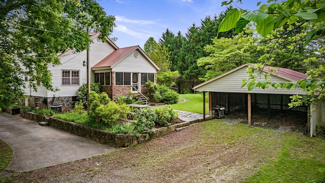 16 Hollow Springs Rd, Blue Ridge, GA 30513 - view of grassy yard with driveway and a sunroom