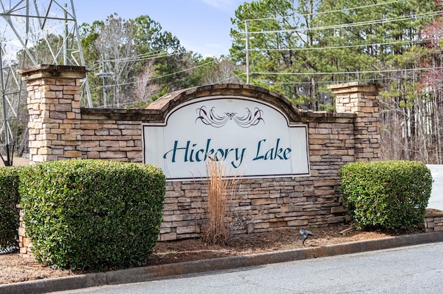 view of community / neighborhood sign