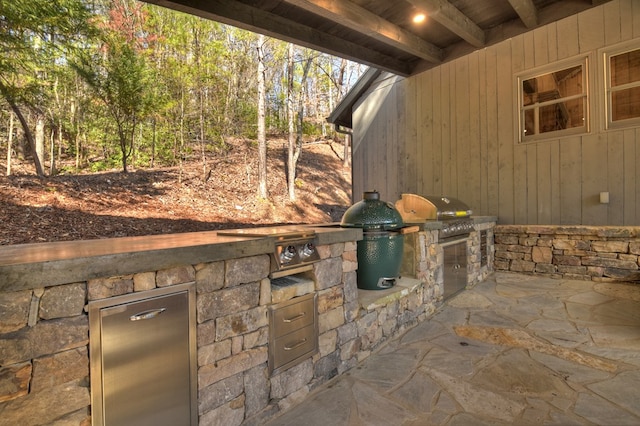 view of patio / terrace featuring an outdoor kitchen