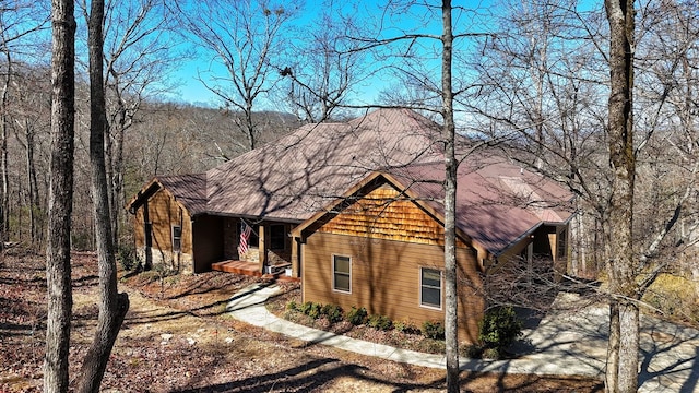 chalet / cabin featuring a porch