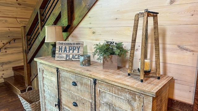 340 Hooch Holler Ln, Morganton, GA 30560 - detailed view of wood walls