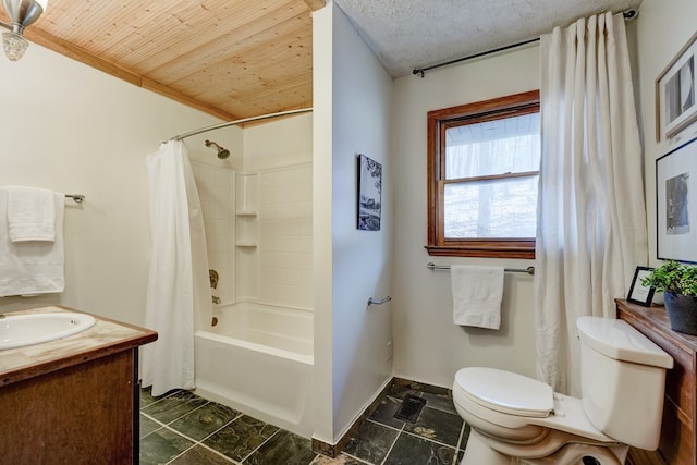 full bath featuring baseboards, toilet, shower / tub combo with curtain, a textured ceiling, and vanity