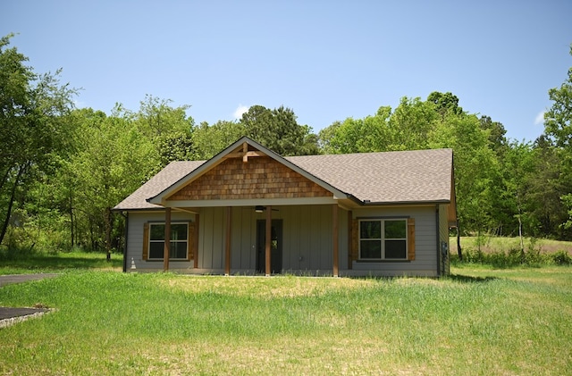 view of front of house featuring a front yard