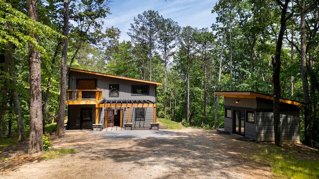 43 Old Federal Rd, Talking Rock, GA 30175 - modern home featuring dirt driveway, a balcony, and an outdoor structure