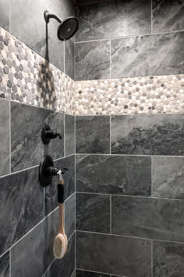 details featuring a tile shower